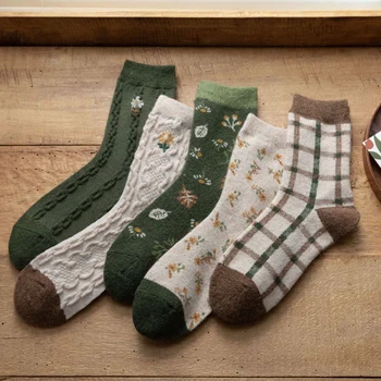 Zimske ženske čarape s cvjetnim ispis Lolita Toplo krzno Korejski stil Харадзюку Klasicni Duge čarape, Mekana Vanjska odjeća za djevojčice Posada Čarapa Zelena